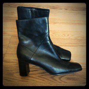Black leather Nine West block heel booties size7.5
